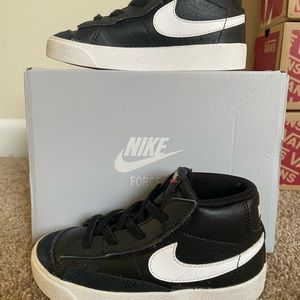 Nike Blazer Mid 77 size 9c toddler black and white